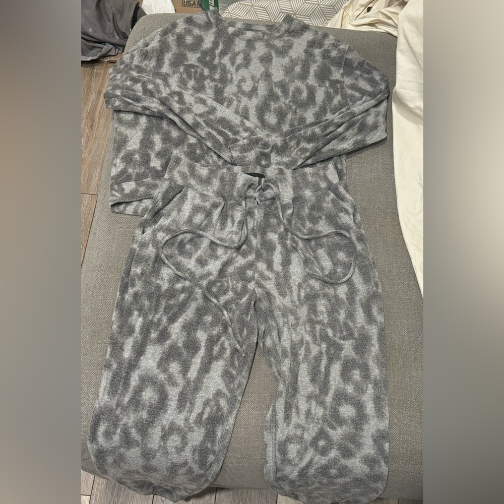 Gray Leopard Print Women's 2 piece set